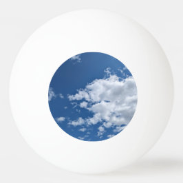 En triangel i molnen pingisboll