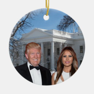 En trumpul: Donald och Melania Julgransprydnad Keramik