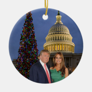 En trumpul: Donald och Melania Julgransprydnad Keramik