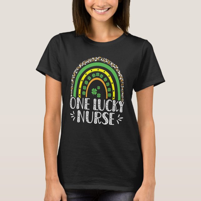 En Tur Sjuksköterska Leopard Regnbåge St Patrick S T Shirt (Framsida)