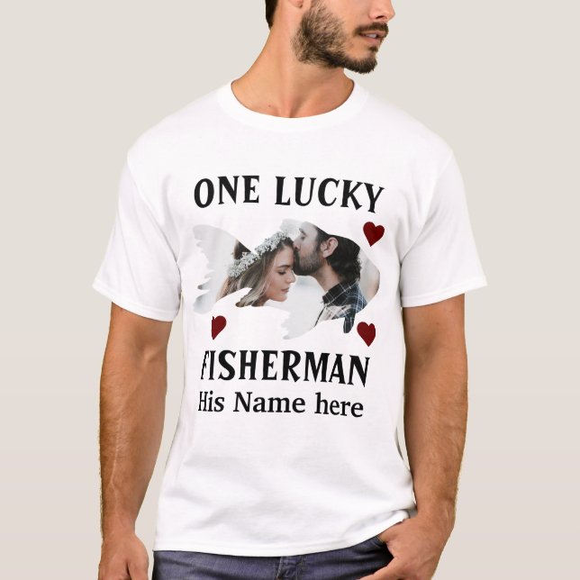 En turist fiskare som matchar ett fiskfoto t shirt (Framsida)