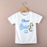 En turlig anka blå gingham-födelsedag tryckt t shirt<br><div class="desc">En lyckad anka blue gingham 1:a födelsedag party-fotoskjortmall för födelsedagsbilder,  söt gräsänder anka med party-hatt och ballonger med mjuk pastellblå gingham gräns för pojkar 1:a födelsedag personlig t-shirt fotoprops för party</div>