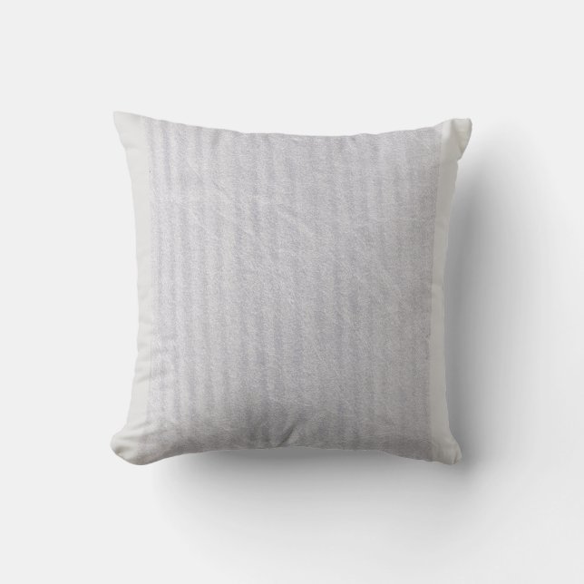 En underbar grått-lavender-kudde med subtil rand kudde (Framsida)