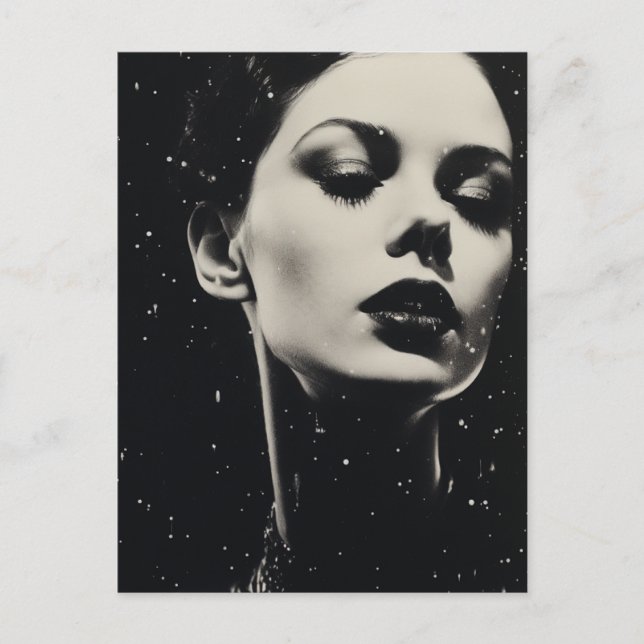 En unik himmelsk kvinna i svart och vitt  vykort (Framsida)