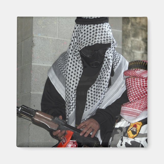 En uppspelande fiendeangripare arm a dummy magnet (Framsidan)