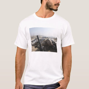 En US-flotta avfyrar en mortel i Salinas, Peru T-shirt