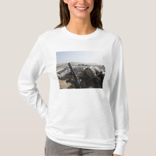 En US-flotta avfyrar en mortel i Salinas, Peru Tee Shirt