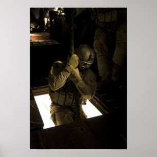 En US-flygvapenpararescueman börjar hans Poster