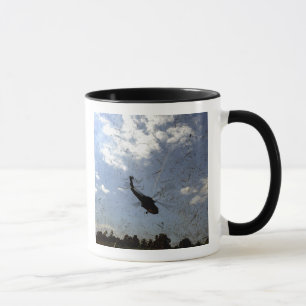 En US-marin HH-60 Seahawk Mugg