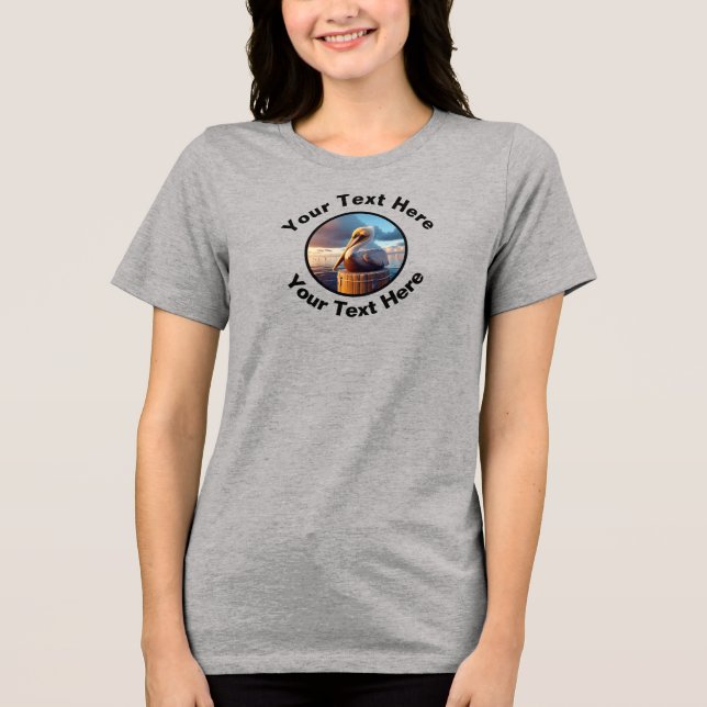 En vacker brun pelikan med Anpassningsbar T Shirt (Framsida)