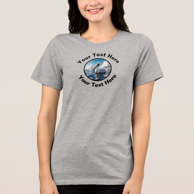 En vacker brun pelikan med Anpassningsbar T Shirt (Framsida)