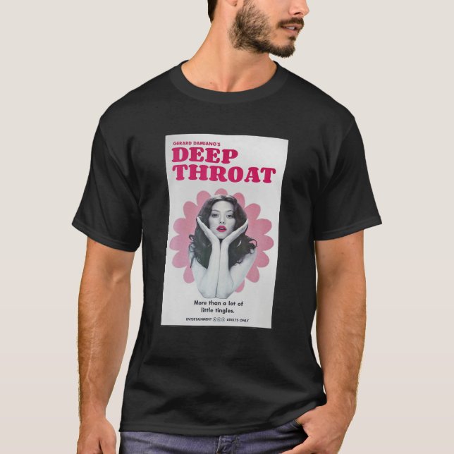 En vacker flicka djup och Rosa blommar, ett roat T Shirt (Framsida)