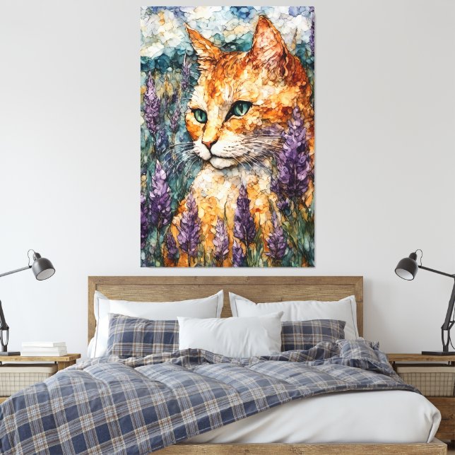 En vacker gingerkatt i lavender fält canvastryck (Insitu (sovrum))