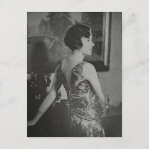 En vacker kvinna från 1930 poserar för foto vykort