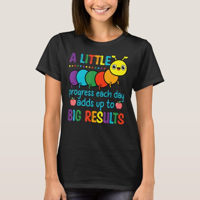 en vacker lärare... lite framsteg varje dag t shirt (Framsida)