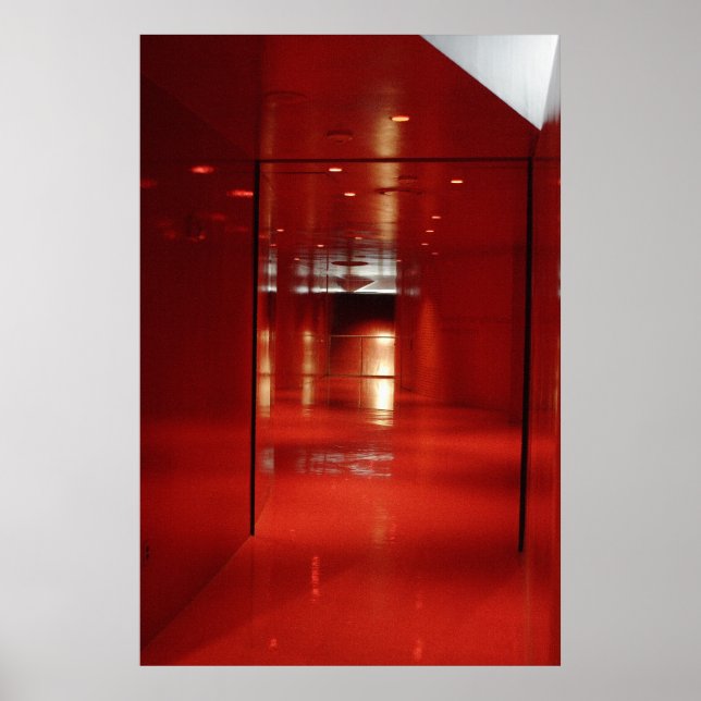 En väldigt röd Hallway Poster (Framsidan)