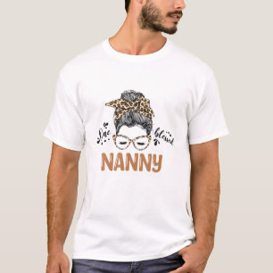 En välsignad Nanny Leopard Messy Bun Sunglasses mo T Shirt