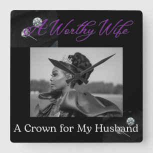 En värdig hustru Fyrkantig svart väggklocka