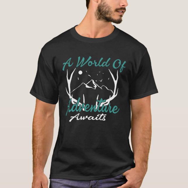 En värld i Äventyr väntar utanför Bushcraft Hiki T Shirt (Framsida)