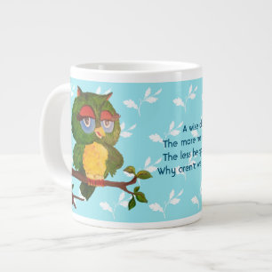 En vass gammal Uggla Sitta vid Träd Gren Jumbo Mugg