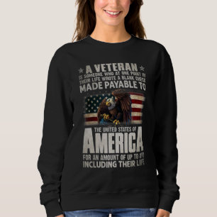 En veteran är en person som vid en tidpunkt i sitt t shirt