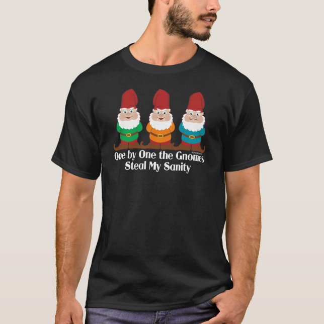 En vid en de mörka gnomesna t-shirt (Framsida)