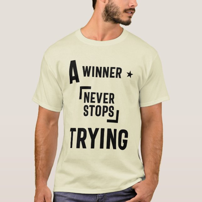 En vinnare slutar aldrig att försöka - Motiverande T Shirt (Framsida)