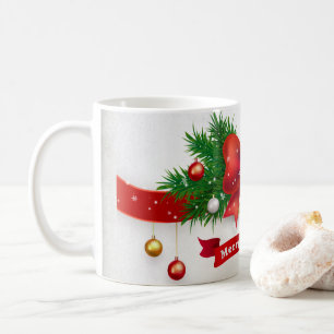 En vinterdag med Julgran täckte snö Tw Kaffemugg