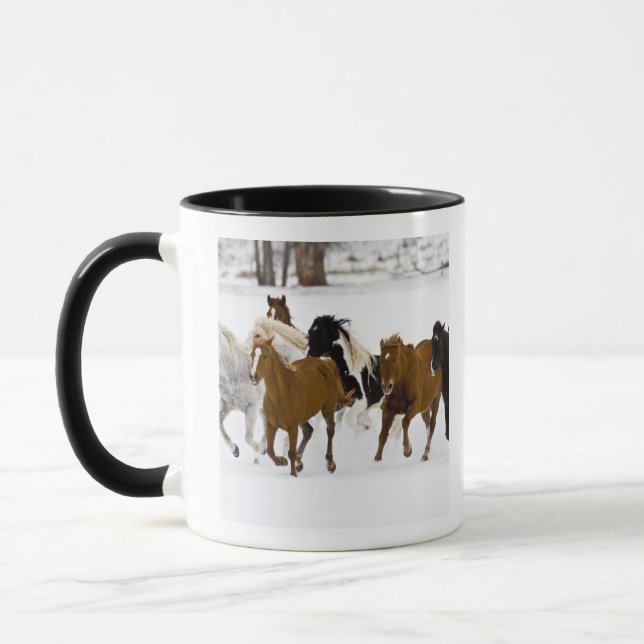 En vinterscen med galopperande hästar mugg (Vänster)