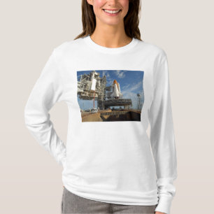 En visningslucka för rymdfärgsatlantis på startpla t-shirt