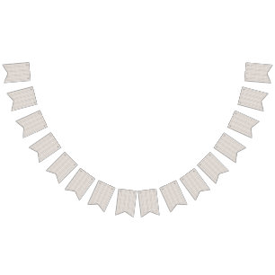 en vit bakgrund med brunt mönster på den vimplar