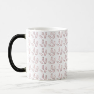 en vit bakgrund med rosa löv på den magisk mugg