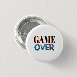 En vit cirkulär nål med orden "GAME OVER"