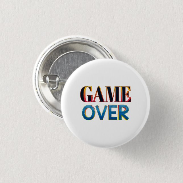 En vit cirkulär nål med orden "GAME OVER"  (Framsida & baksida)
