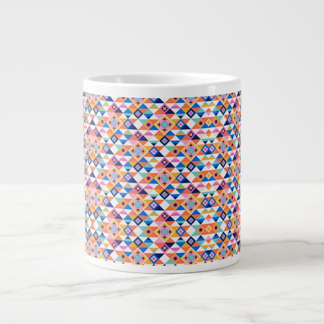 En vit keramisk mugg har ett färgglatt geometriskt jumbo mugg (Framsidan)