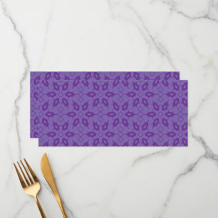En vit omslutning papper med en upprepad mönster a meny