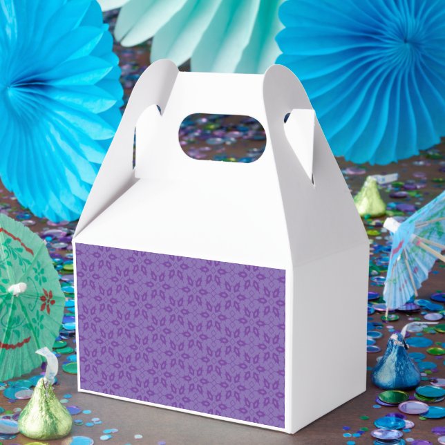 En vit omslutning papper med en upprepad mönster a presentaskar (Part)