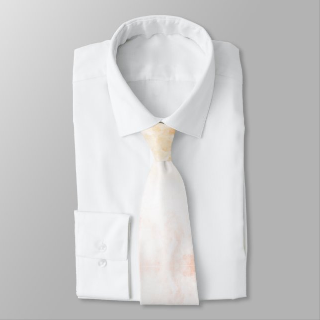 En vit slips med subtila orange och rosa  (Bunden)