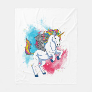 En vit unicorn med regnbåge svan som är full fleecefilt