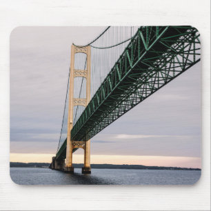 En vy av Mackinac Bridge från Lake Michigan 2 Musmatta