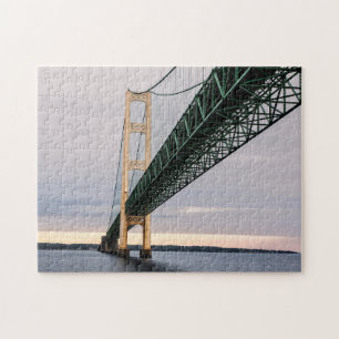 En vy av Mackinac Bridge från Lake Michigan 2 Pussel