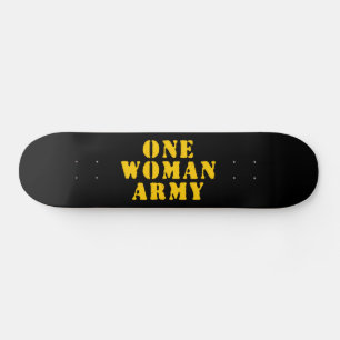 EN WOMAN ARMY MINI SKATEBOARD BRÄDA 18,5 CM
