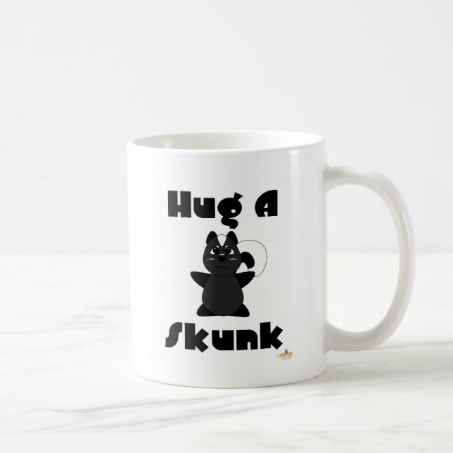 Enastående Skunk Hug A Skunk Kaffemugg (Höger)