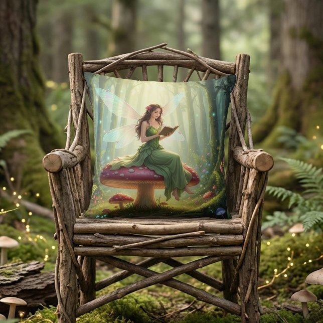 Enchanted Day Fairy Reading a Book Kudde (Skapare uppladdad)