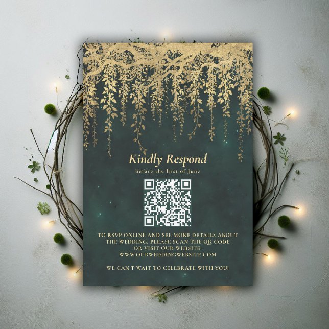 Enchanted Forest Magical Gold Vine Wedding QR RSVP OSA Kort (enchanted forest wedding rsvp qr code hanging greenery vines emerald green gold modern classic)