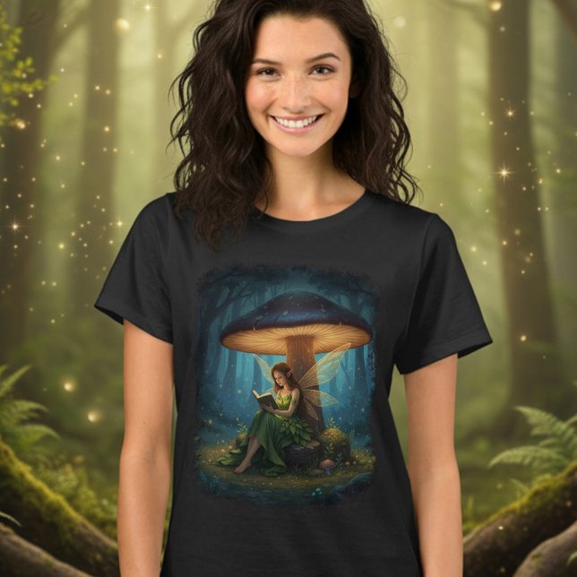 Enchanted Night Fairy Reading a Book T Shirt (Skapare uppladdad)