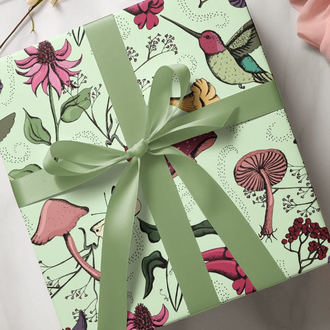 Enchanted Vår Garden Hummingbird Blommigt Presentpapper (Vibrant enchanted garden with cute hummingbird, mushrooms, wildflowers and fairy vibe swirls. )