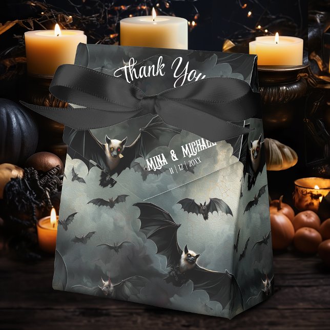 Enchanting Flies Vampire Fladdermus Gothic Bröllop Presentaskar (This bats favor box can make an impressive table addition at any Gothic Wedding.)