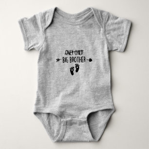 Endast barn överstruket nu storebror t shirt