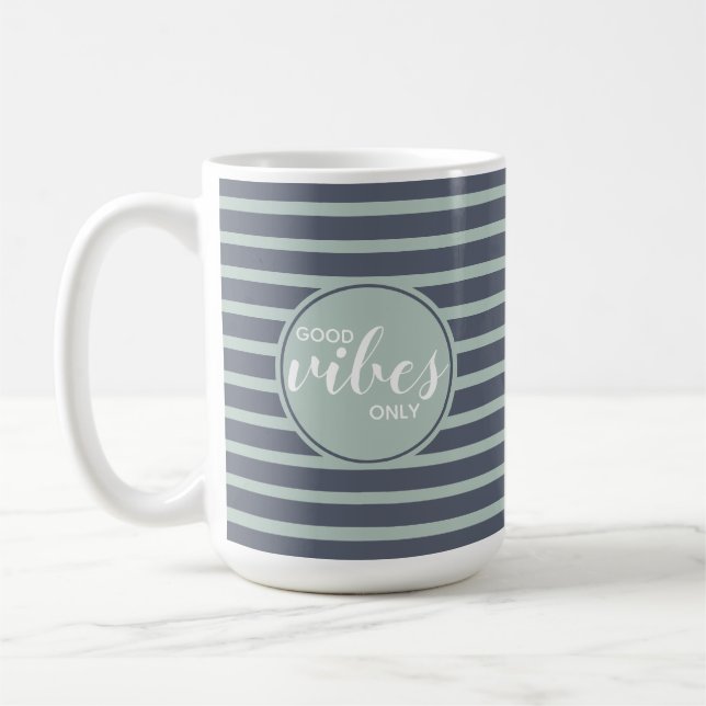 Endast bra vibrationer Citat Modern typografi Grön Kaffemugg (Vänster)